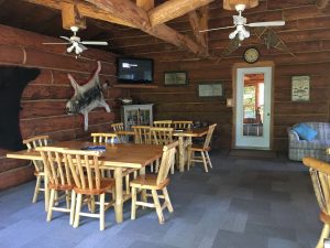 Tables and seating in the leisure space at the Kettle Falls Lodge.