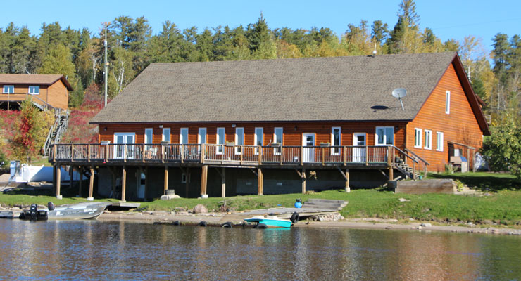 The fishing lodge at Caribou Falls Landing