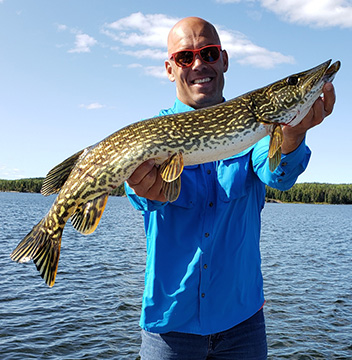 A fight with a pike for John B.