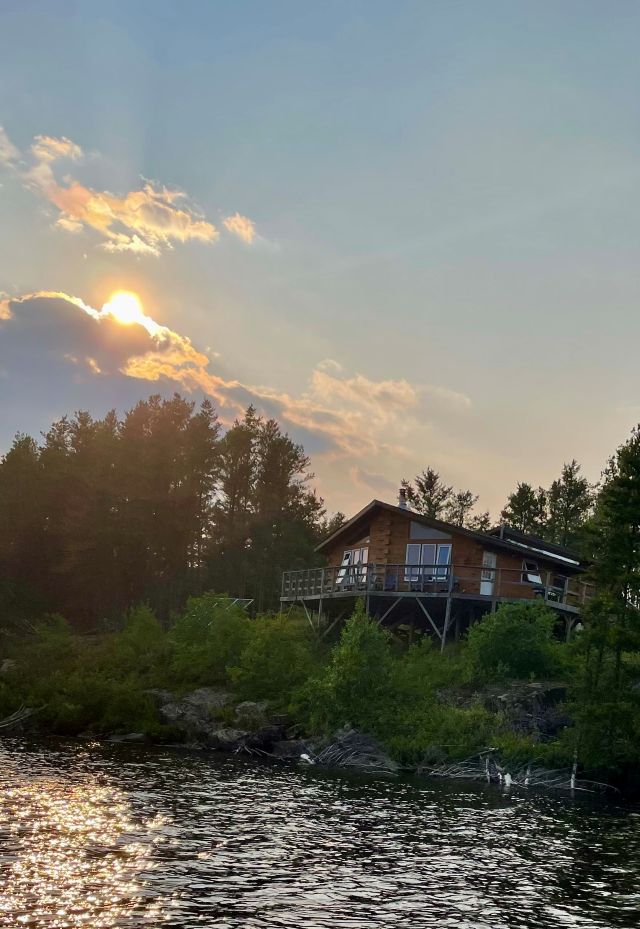 picture of a cabin on Rex Lake at Halley's Camps